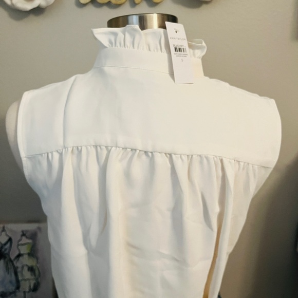 💖Ann Taylor Ruffle Neck Button Top-NWT💖 - Picture 3 of 6